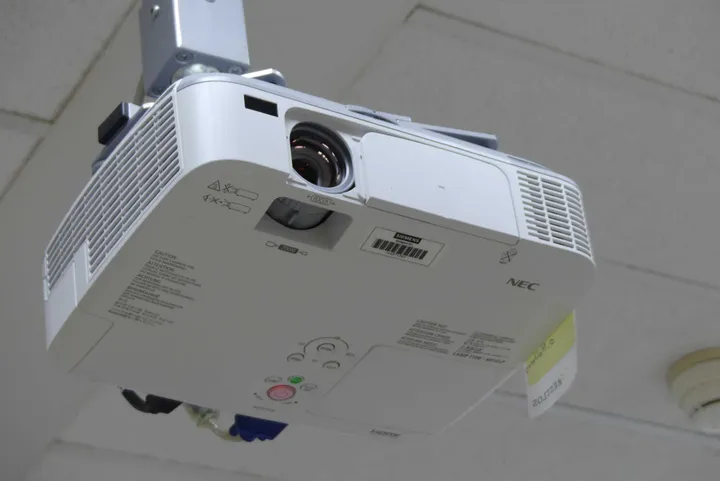 NEC - Beamer, mit Fernbedienung Modell: M311W